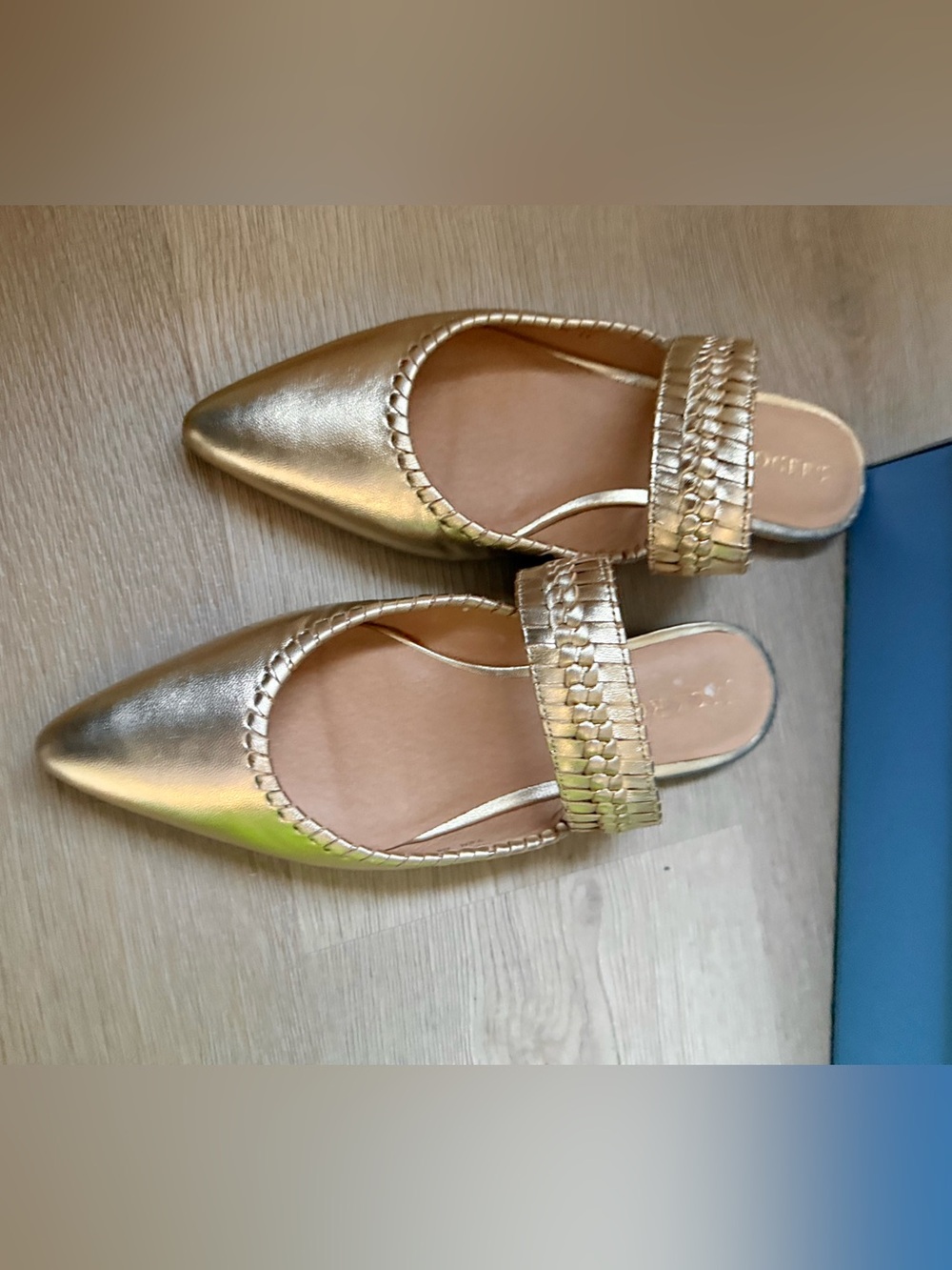 New Jack Rogers Metallic Gold Pointed-Toe Woven Strap Mules - Picture 2 of 5